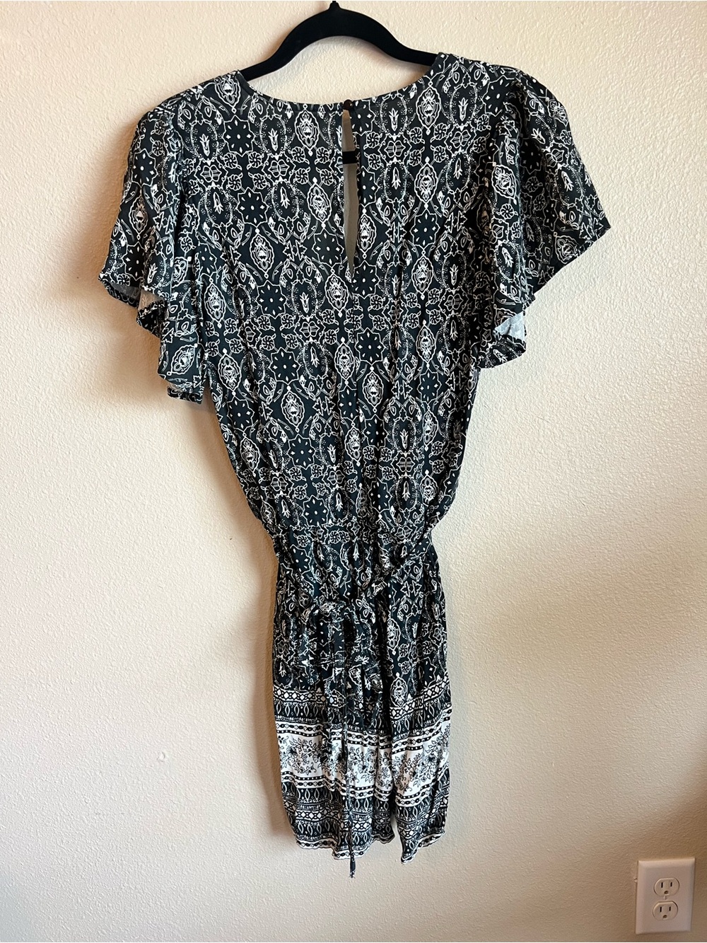 Cato Black and White Paisley Print Keyhole Blouse - Picture 2 of 4